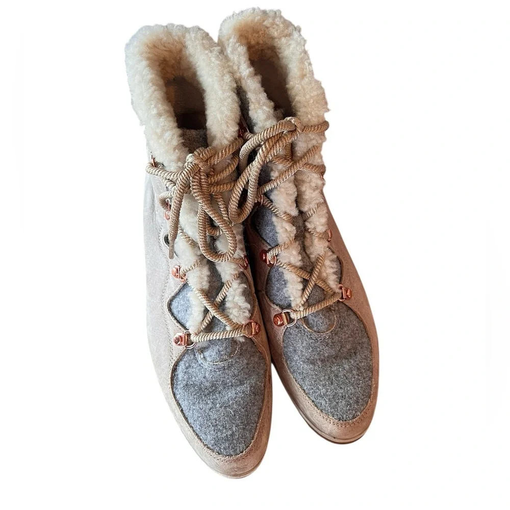 Sorel Women’s Sneakchic Alpine Holiday Bootie Tan size 11